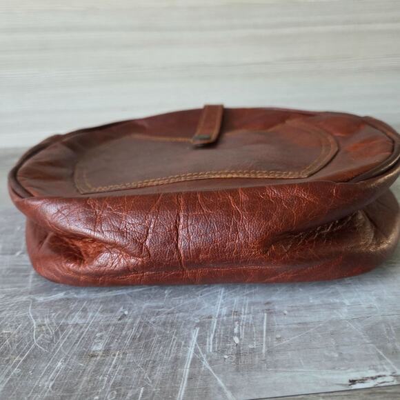 Madosh Genuine Leather Womens Semi-Circular Crossbody Hobo Shoulder Bag - Picture 11 of 14